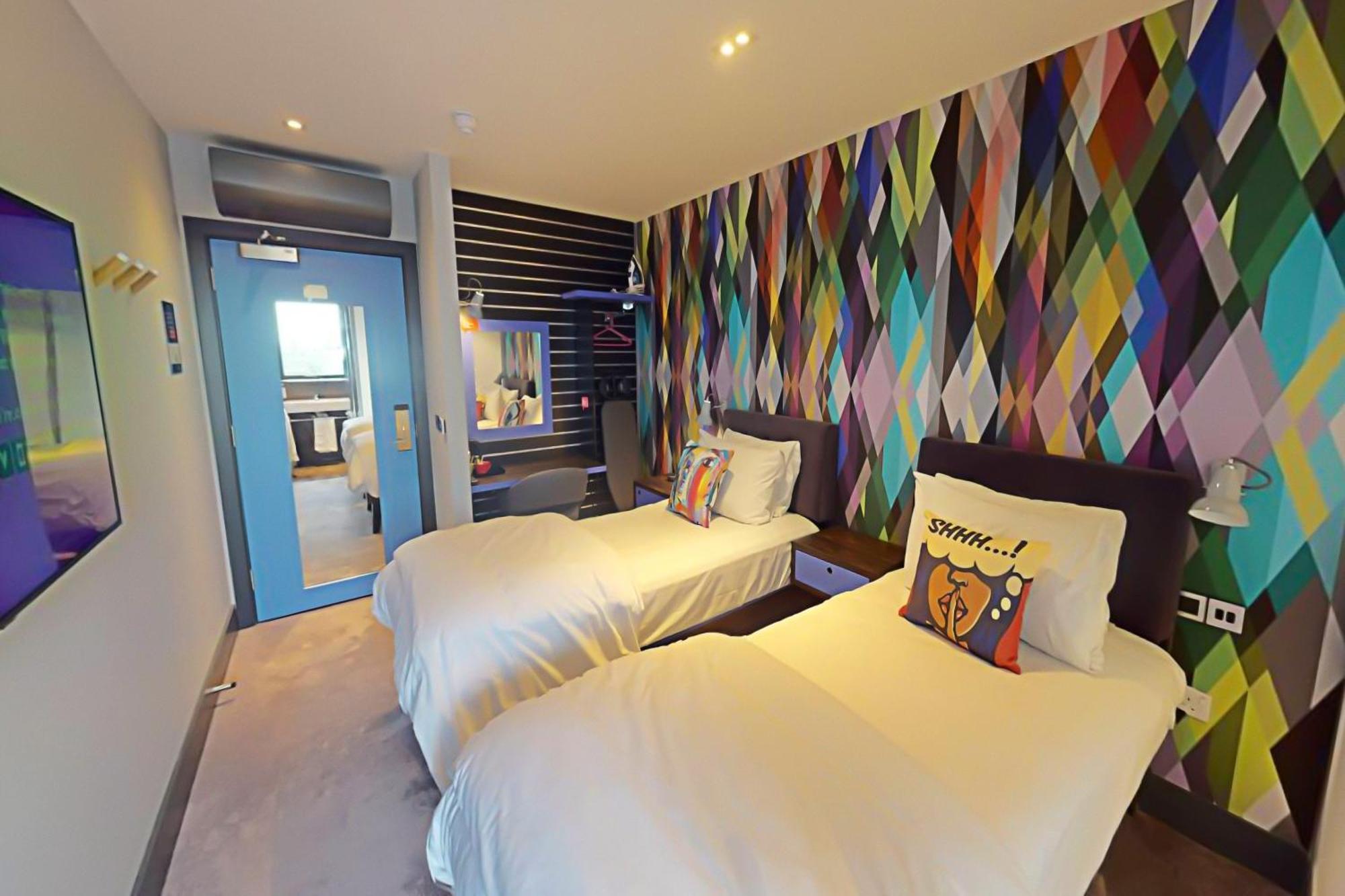 Village Hotel Basingstoke Exterior photo